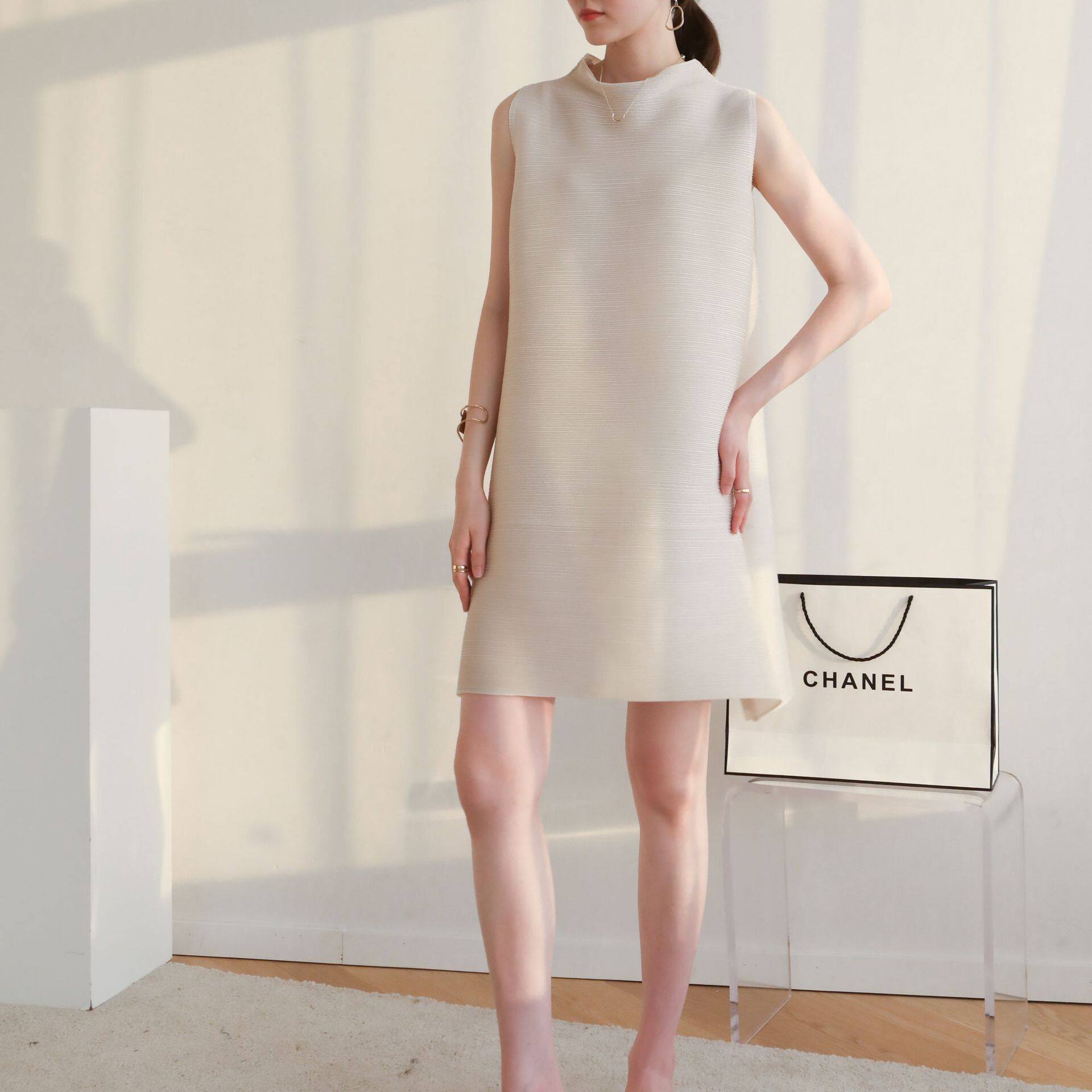Aiden001 Issey miyake pleats Issey summer youthful beautiful solid color loose sleeveless pullover head lantern dress dress Pleat 216G