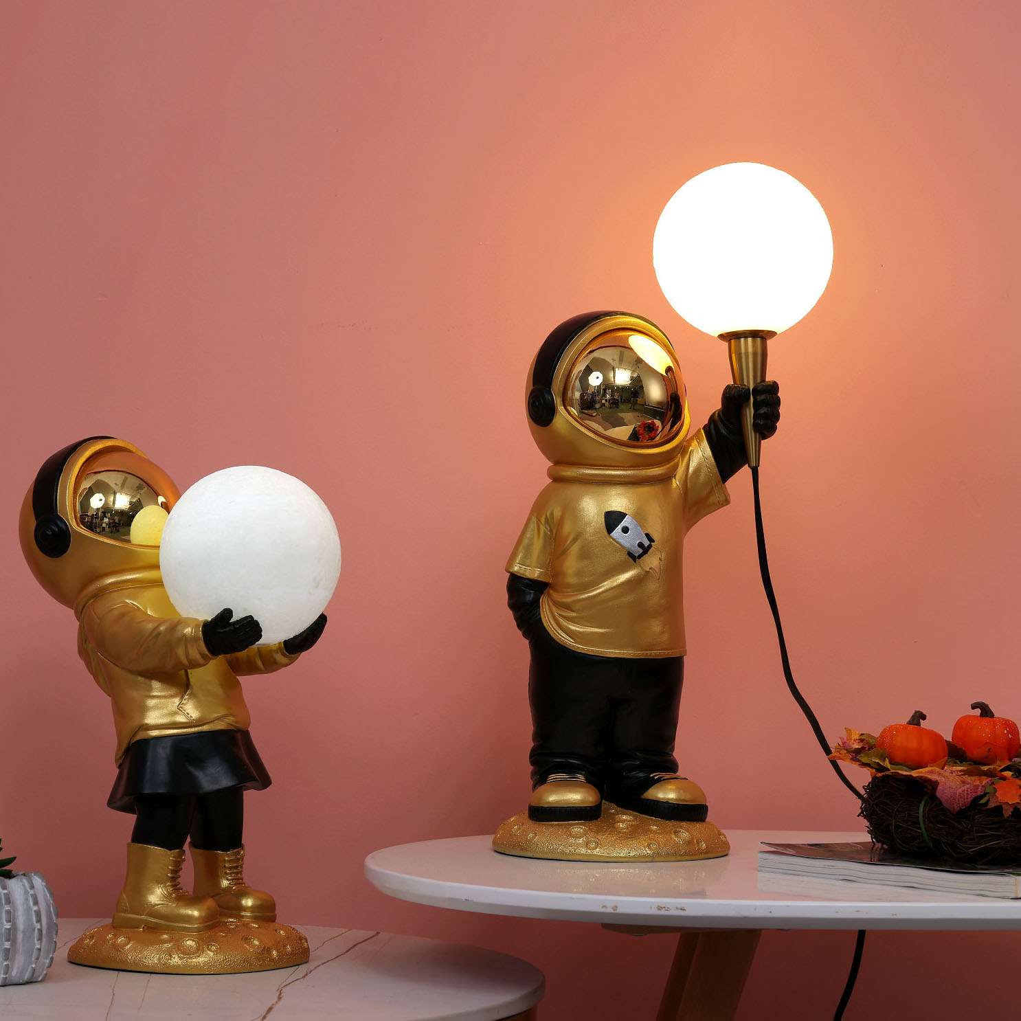 Home Modern Space Man Light Sculpture Table Decorative Luxury Black Gold Astronaut Lamp Statue Decoration